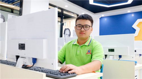 陕西西安新华电脑软件学校 培养未来IT精英的摇篮